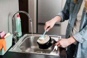dishwashing sink